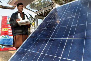 Selling solar in Pakistan.Photo: Ton Koene/Alamy Stock Photo