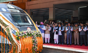 The first passenger train on the new railway line linking New Delhi to the Kashmir Valley is waved off at an inaugeration ceremony on 6 June 2025.Photo: Basit Zargar/ Zuma Press Wire via Reuters