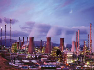 Grangemouth oil refinery, which ceased production last year, could have provided a model for a just transition. Photo: nagelestock.com/Alamy
